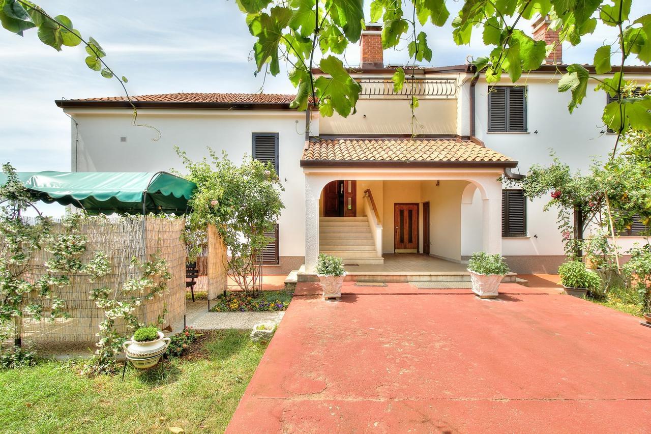 Nadia House With Apartments Zambratija  Extérieur photo